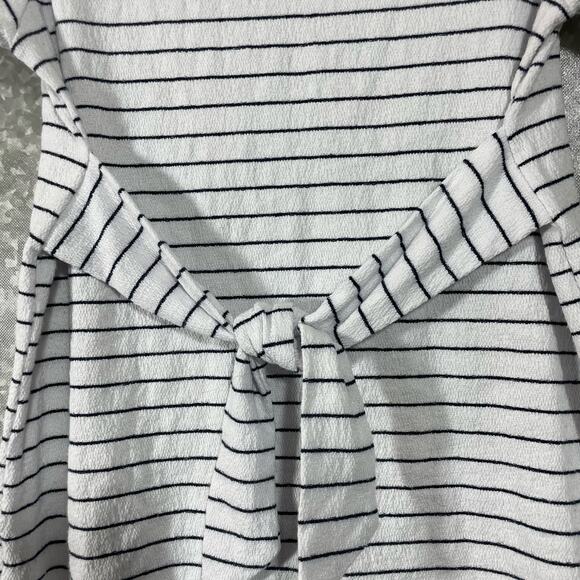 Adyson Parker White Striped Tie Back Textured Top - Size Small - Short Sleeves - Picture 6 of 7